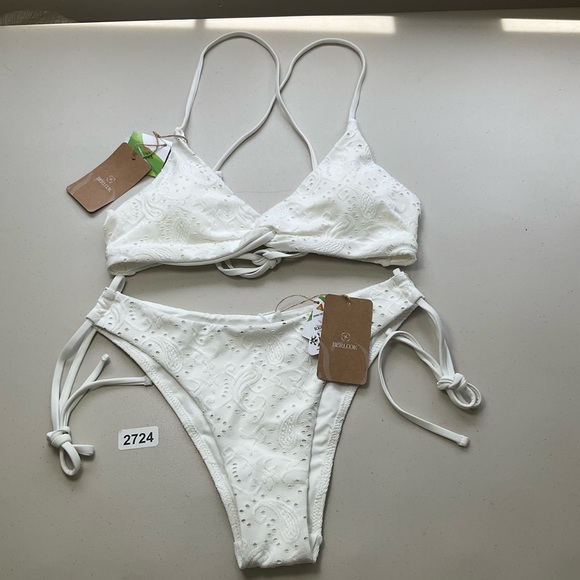 Berlook Bikini Set Medium White Textured Twist Bralette Top Tie Bikini Bottom - Picture 11 of 11